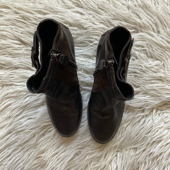 TODS Brown Suede & Leather Buckle Round Toe Heeled Ankle Bootie Size 39.5 - Picture 4 of 11